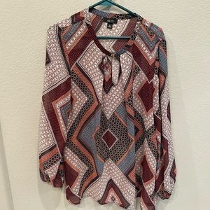 EUC women’s boho XL blouse. V neck with gold clasp. Used for a 60s theme outfit